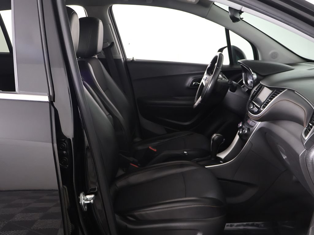 Used 2020 Chevrolet Trax LT w/ LT Convenience Package FWD image 22