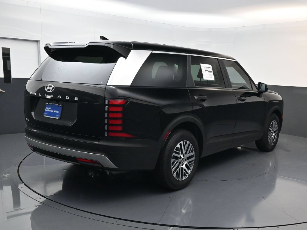 Certified 2026 Hyundai Palisade SE FWD image 4