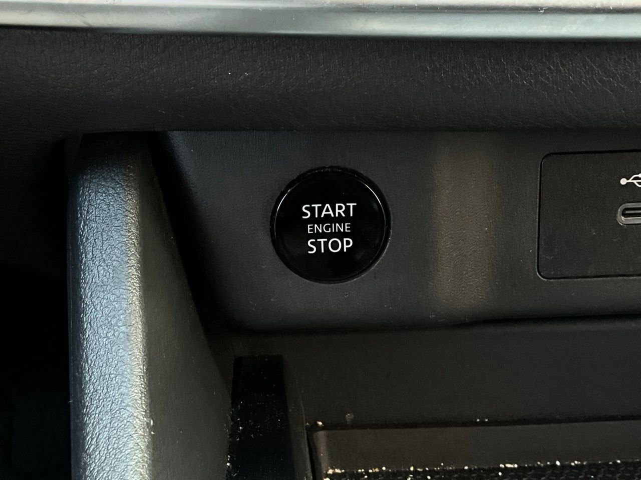 Used 2025 Nissan Rogue SV image 26