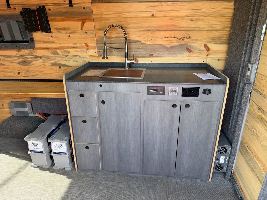 Used 2020 Ford Transit 250 148 High Roof RWD image 38