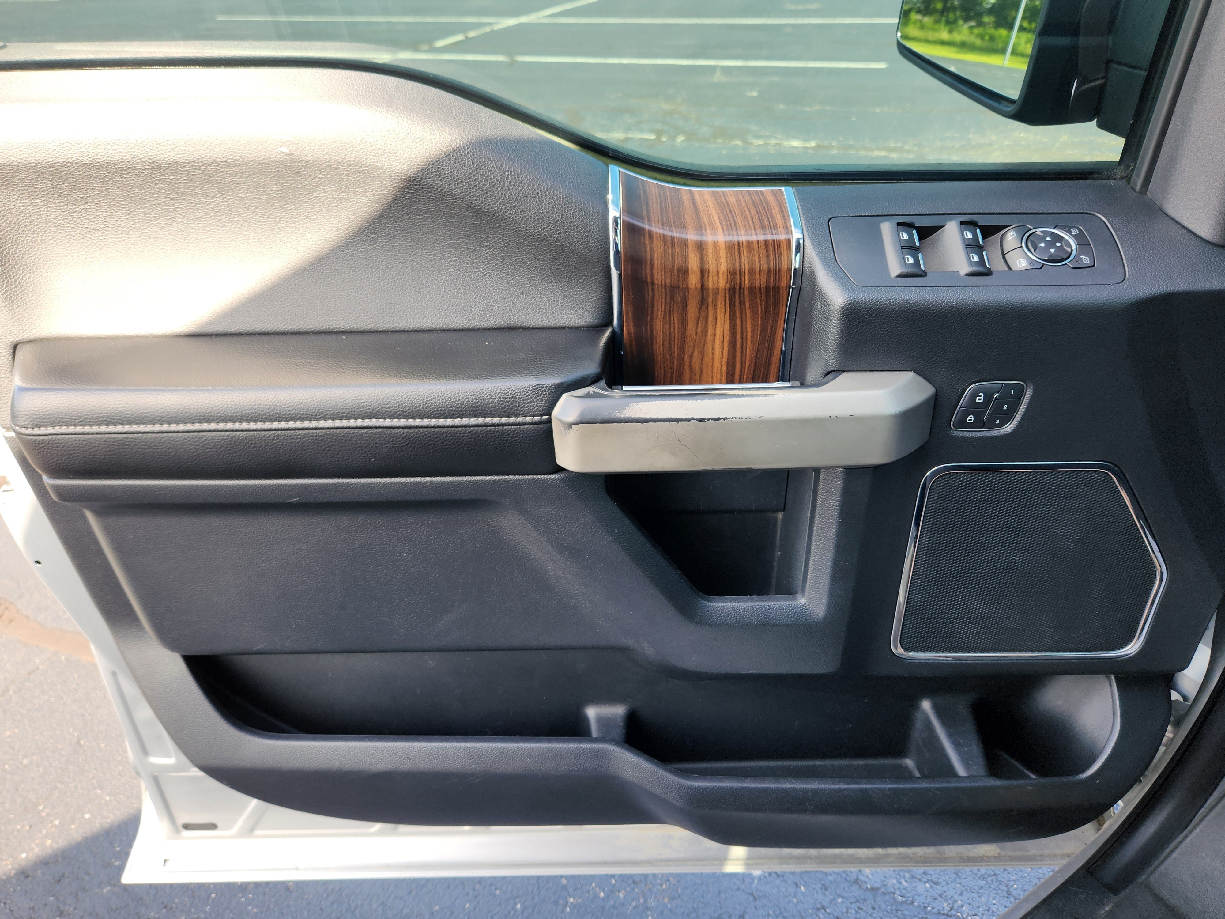 Used 2015 Ford F150 Lariat AWD/4WD image 24