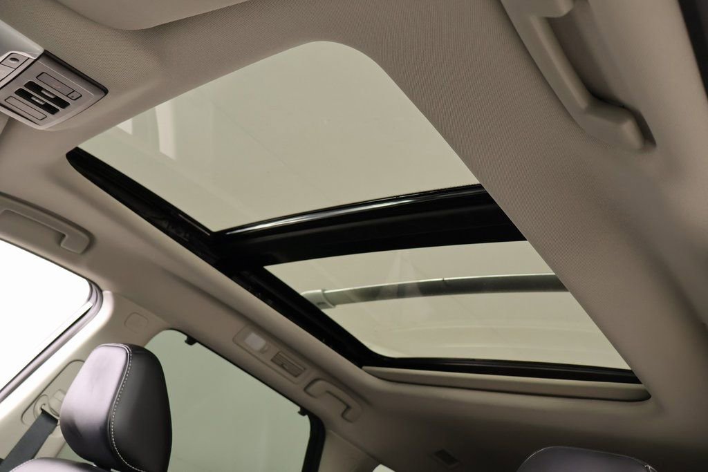 Used 2024 Nissan Pathfinder Platinum image 18