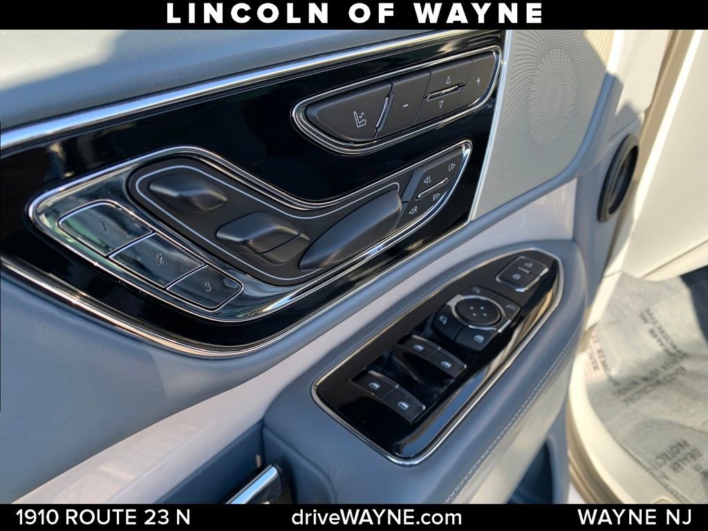 Used 2020 Lincoln Navigator Black Label w/ Cargo Convenience Package image 13