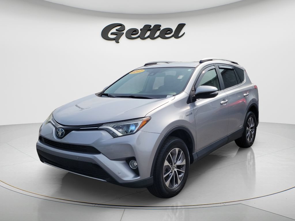 Used 2017 Toyota RAV4 XLE w/ Convenience Package AWD/4WD image 1
