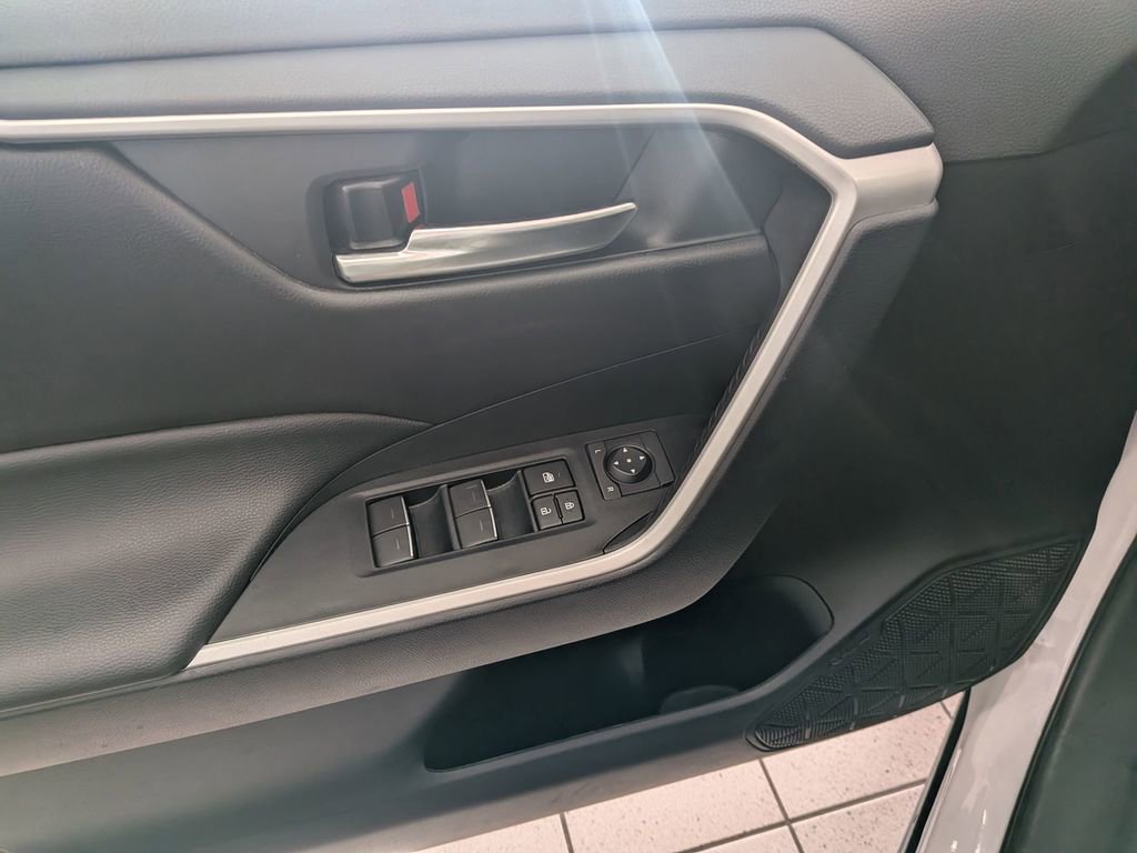 Used 2025 Toyota RAV4 XLE image 13
