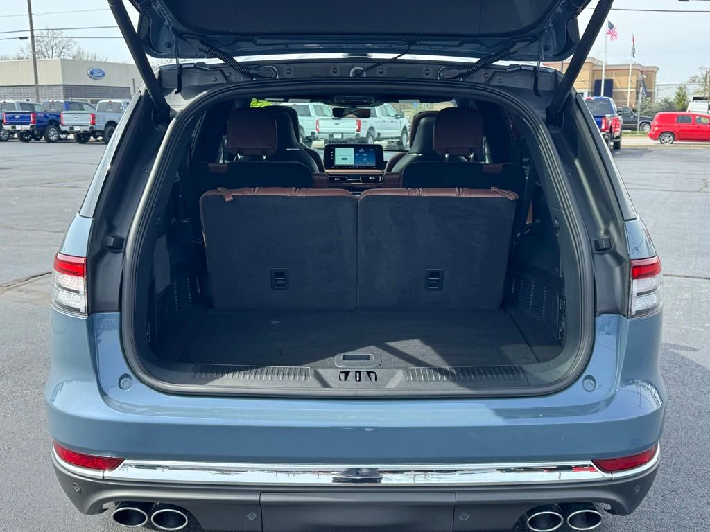 Used 2025 Lincoln Aviator Reserve w/ Luxury Package AWD/4WD image 32