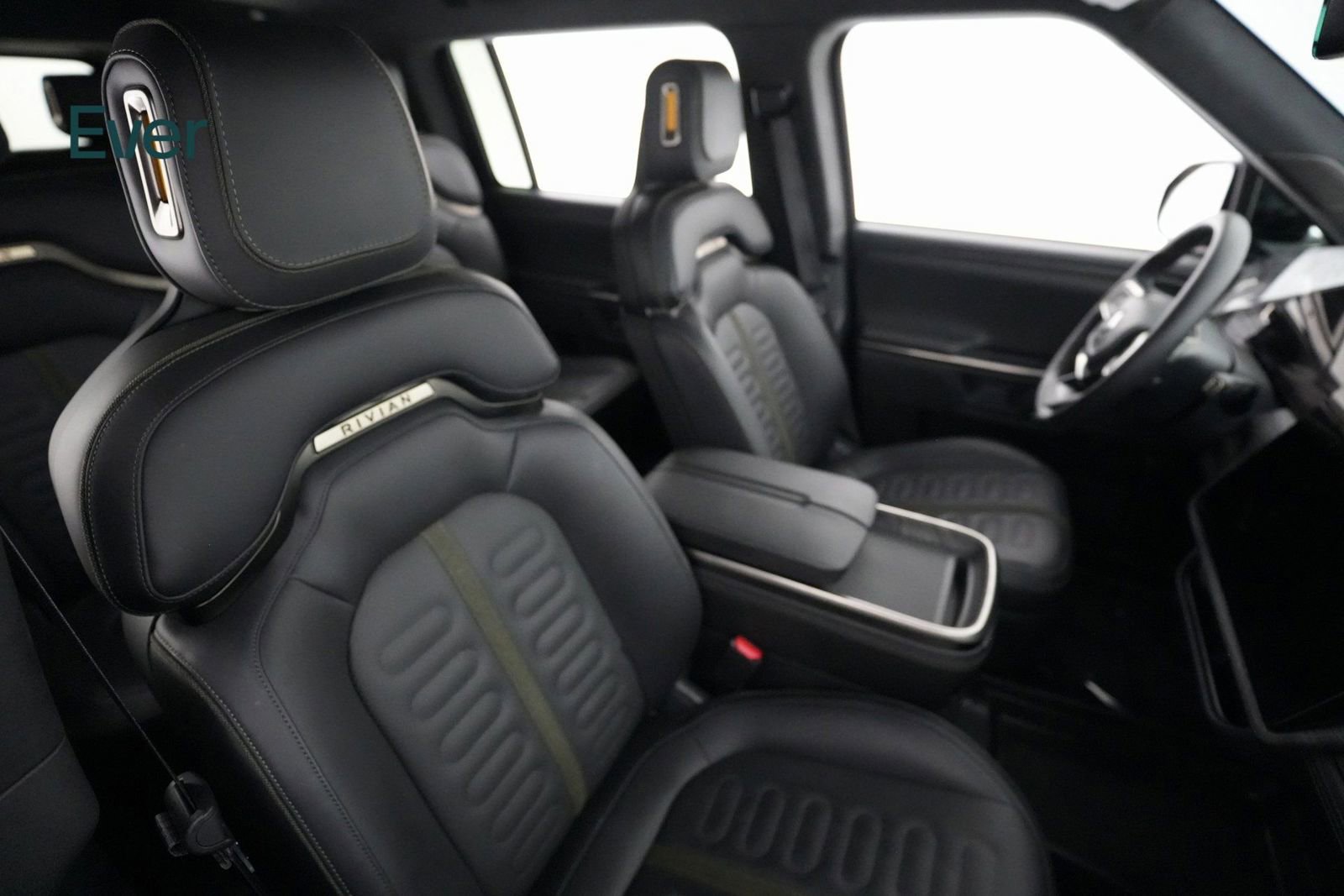 Used 2024 Rivian R1S Adventure image 9