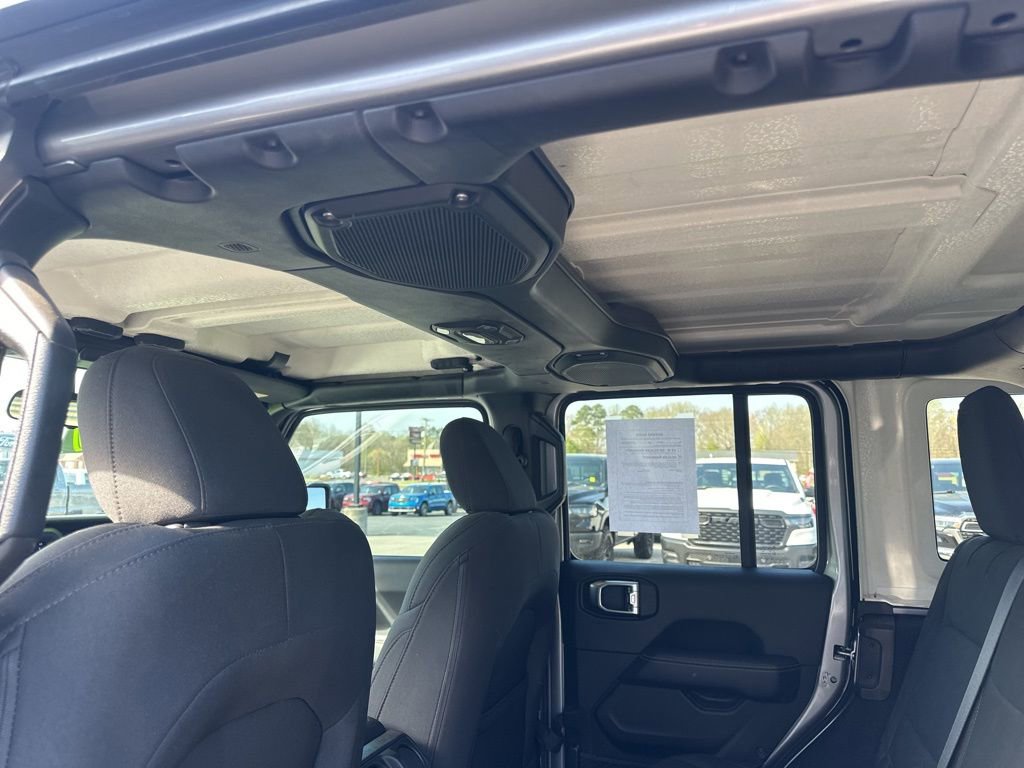 Used 2019 Jeep Wrangler Unlimited Sahara image 25