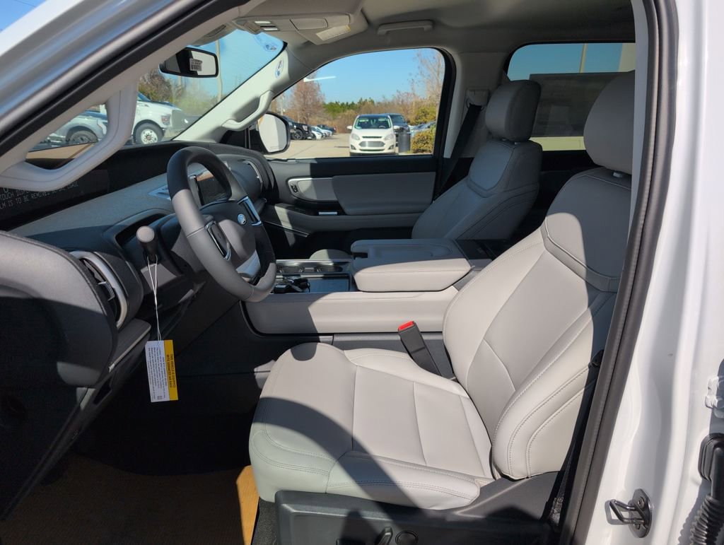 New 2026 Ford Expedition Active image 5