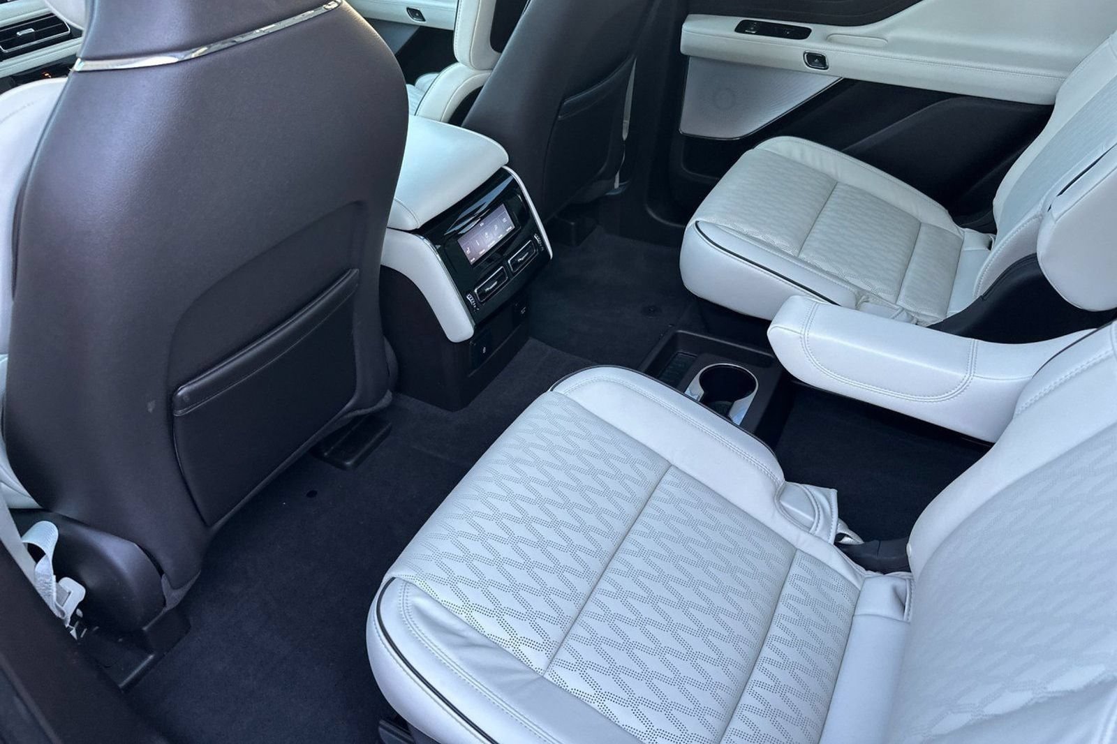 Used 2024 Lincoln Aviator Black Label AWD/4WD image 15