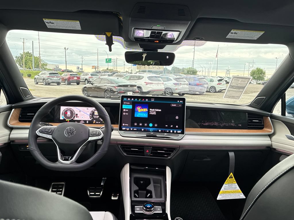 New 2026 Volkswagen Tiguan SEL R-Line AWD/4WD image 18