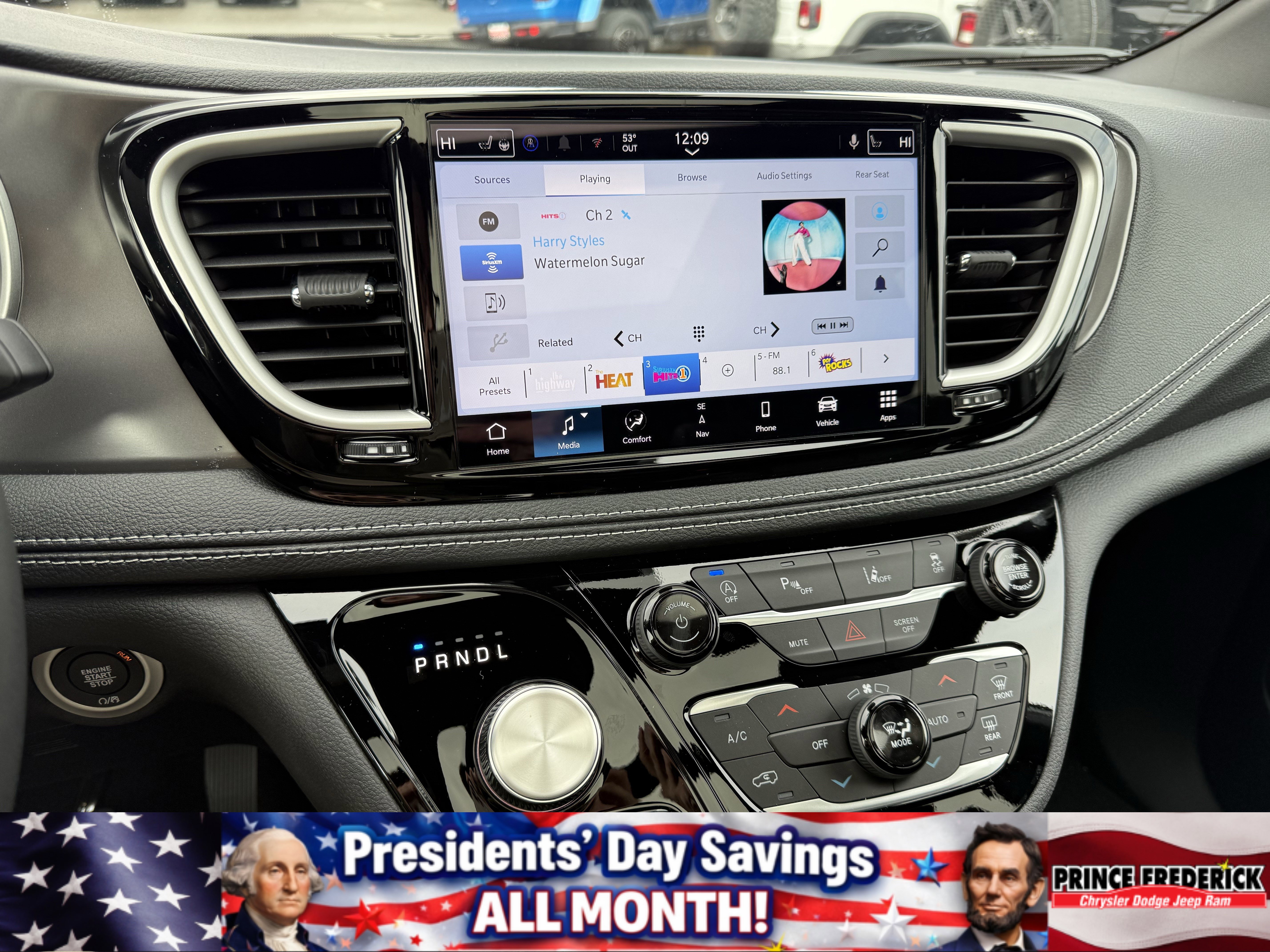 New 2026 Chrysler Pacifica Select image 24