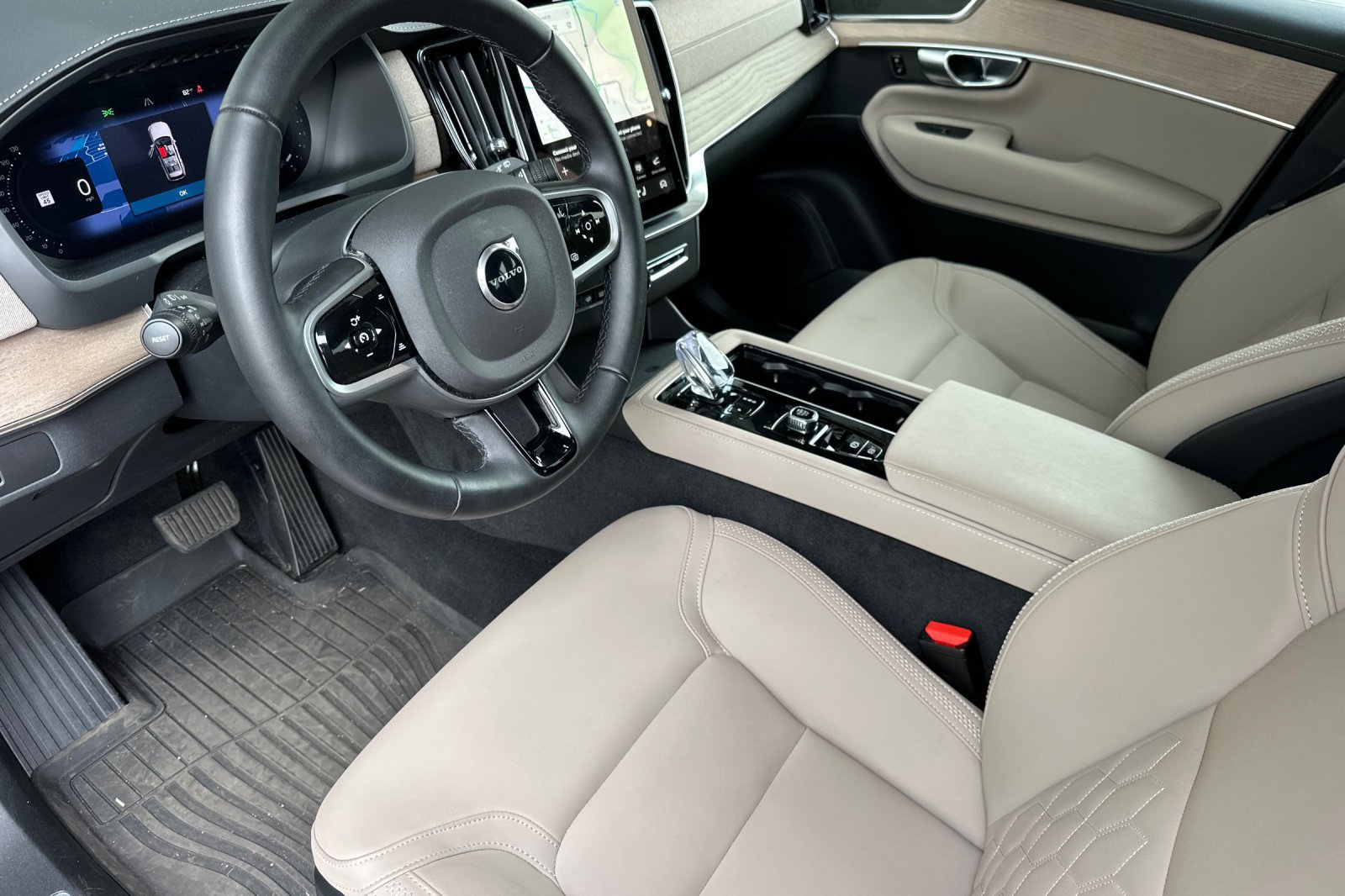 Used 2026 Volvo XC90 B5 Core w/ Protection Package AWD/4WD image 9