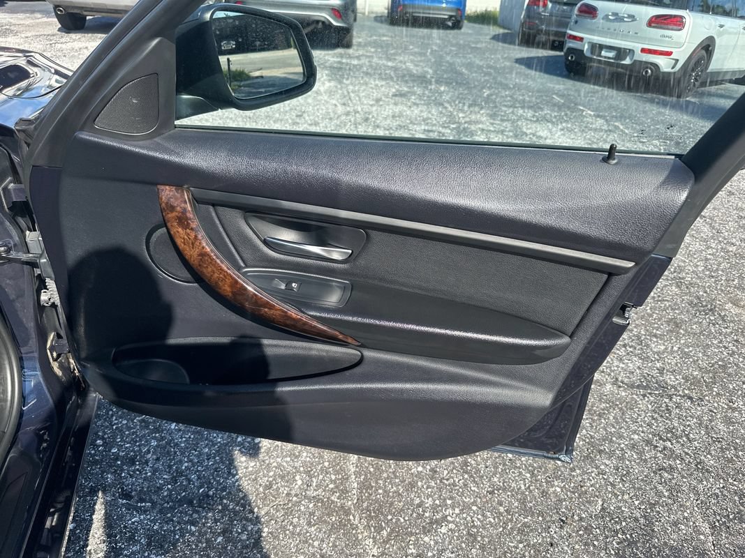 Used 2014 BMW 320i xDrive Sedan AWD/4WD image 30