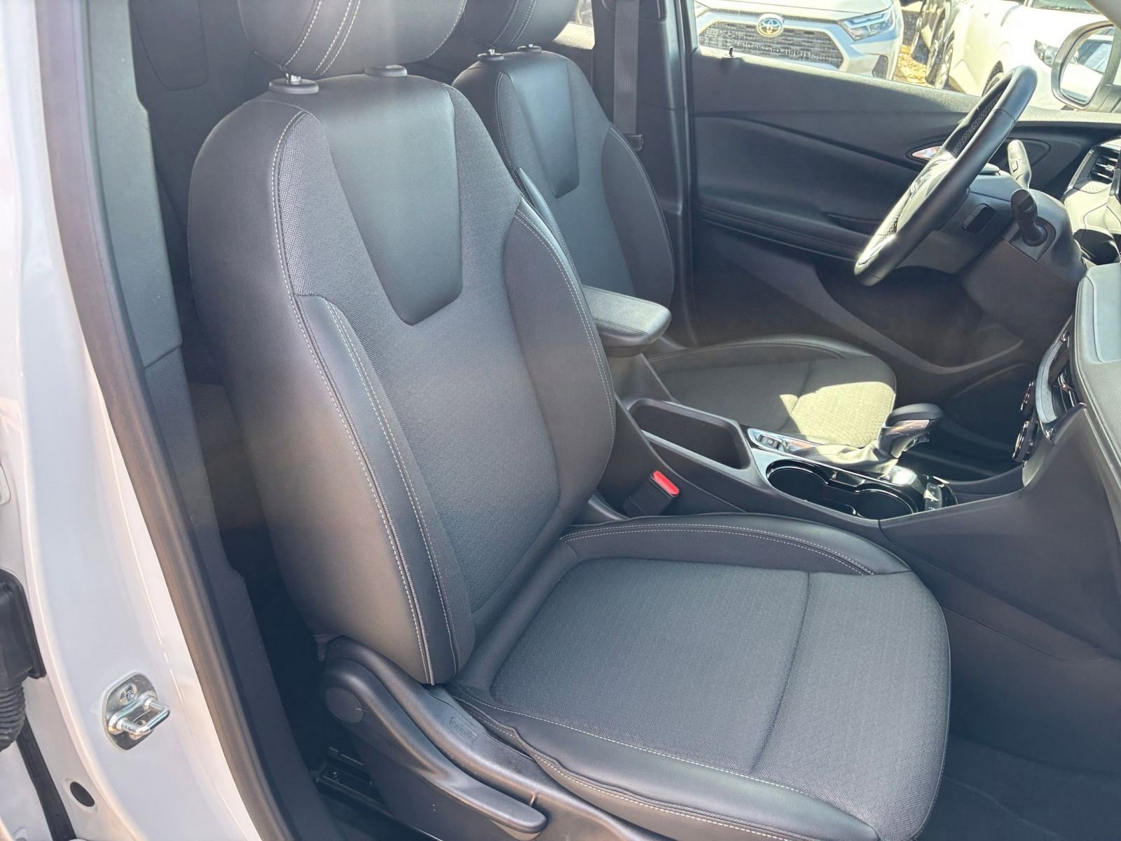 Used 2025 Buick Encore GX Preferred image 35