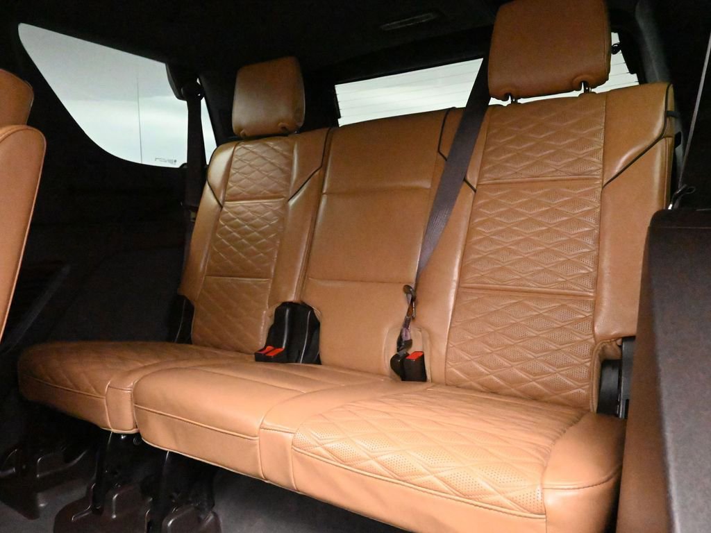Used 2022 Cadillac Escalade Premium Luxury image 17