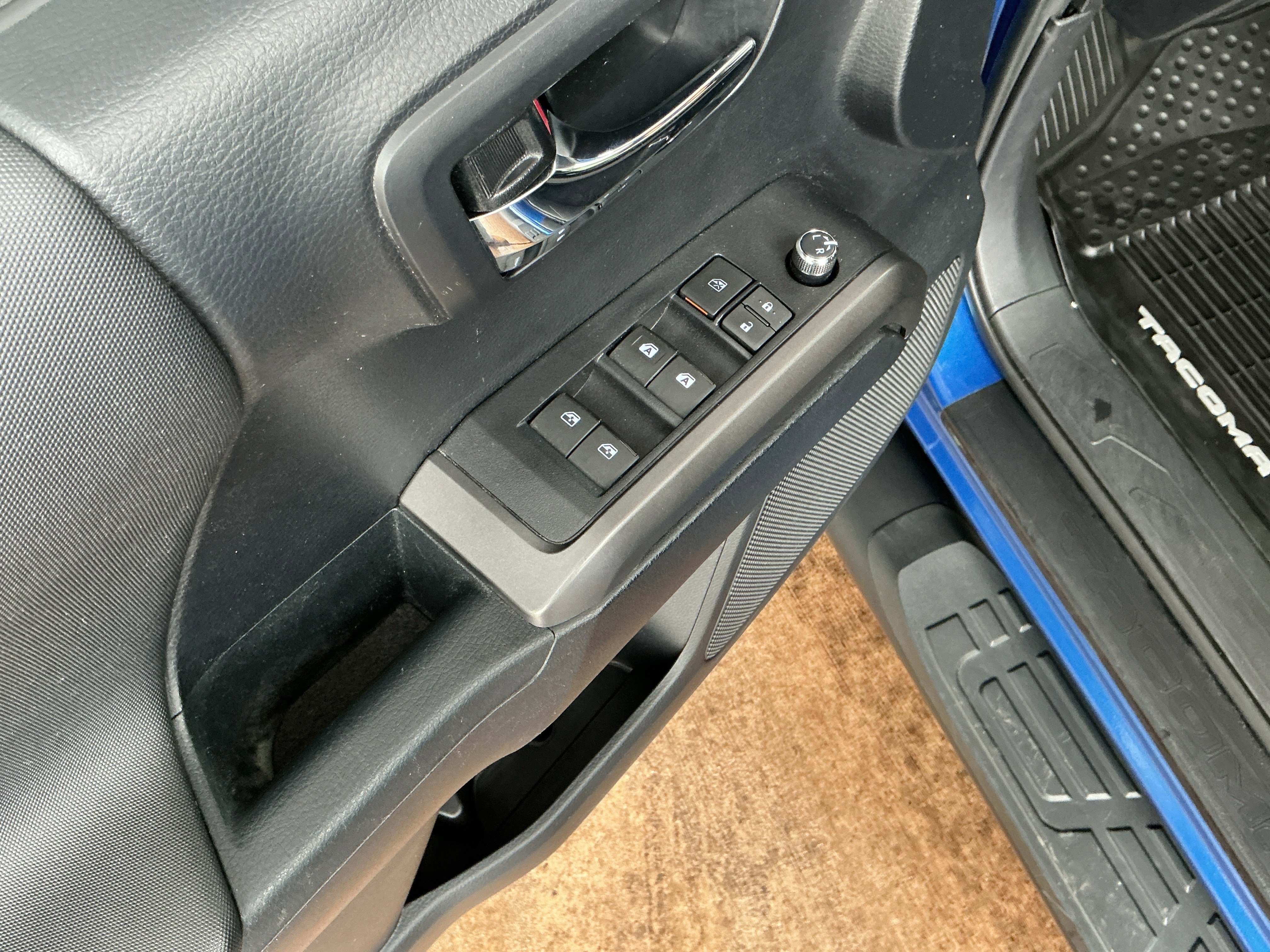 Used 2018 Toyota Tacoma TRD Off-Road image 15