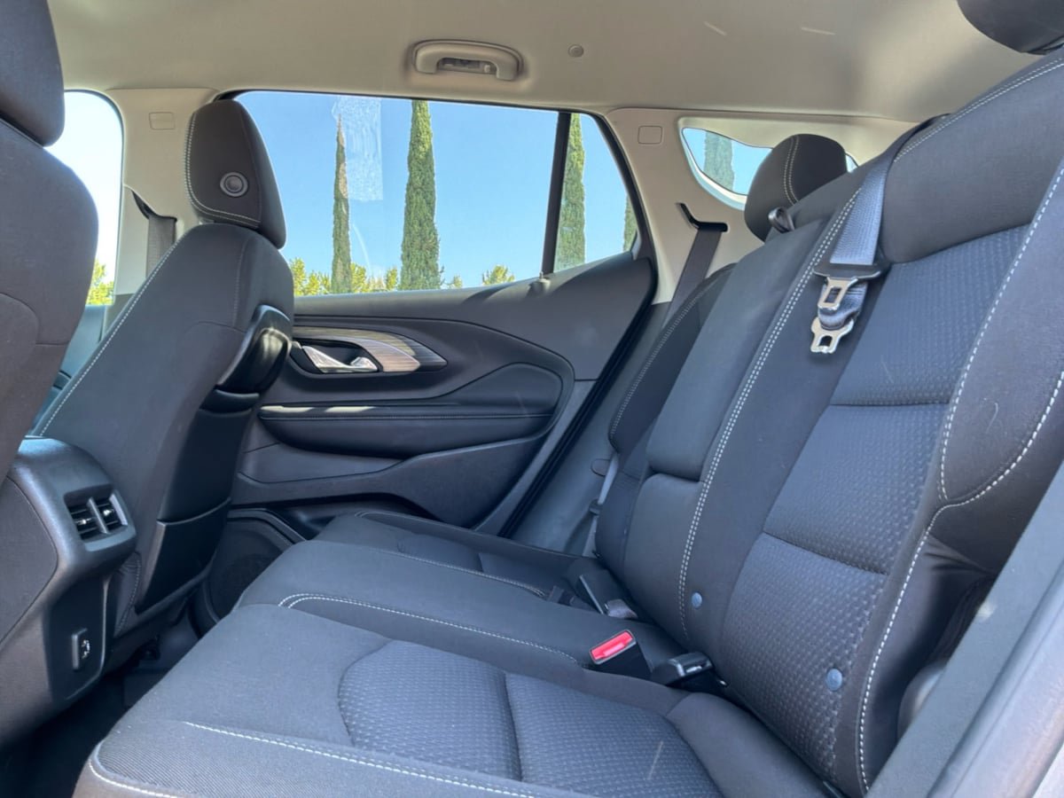 Used 2023 GMC Terrain SLE FWD image 18