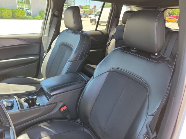 Used 2024 Jeep Grand Cherokee Altitude AWD/4WD image 5