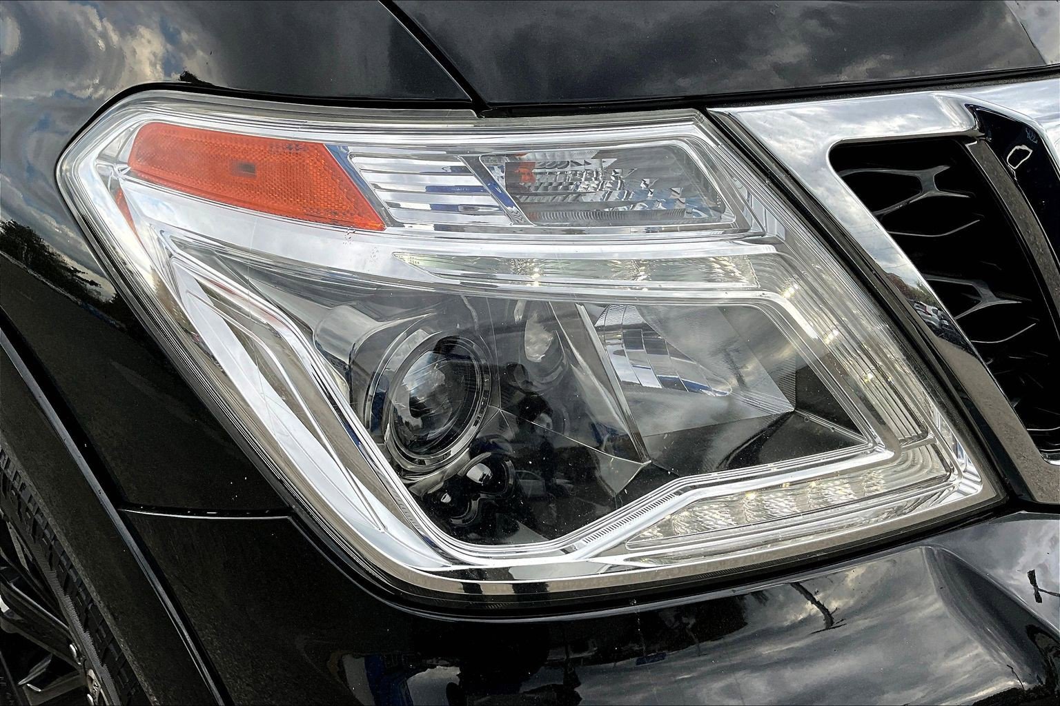 Used 2019 Nissan Armada Platinum image 32