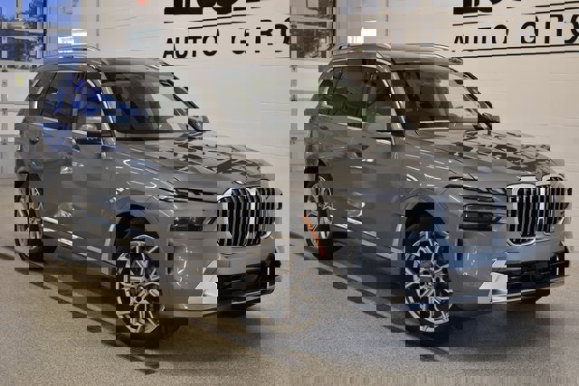 New 2026 BMW X7 xDrive40i w/ Premium Package