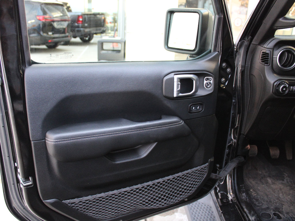 Used 2018 Jeep Wrangler Unlimited Sahara image 24