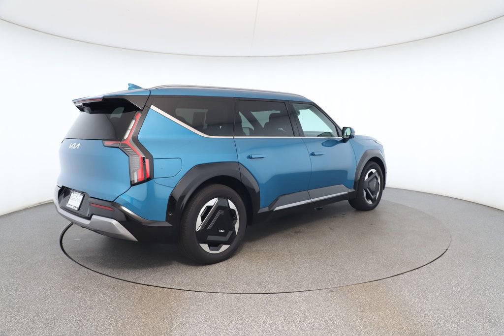 Used 2024 Kia EV9 Land image 5