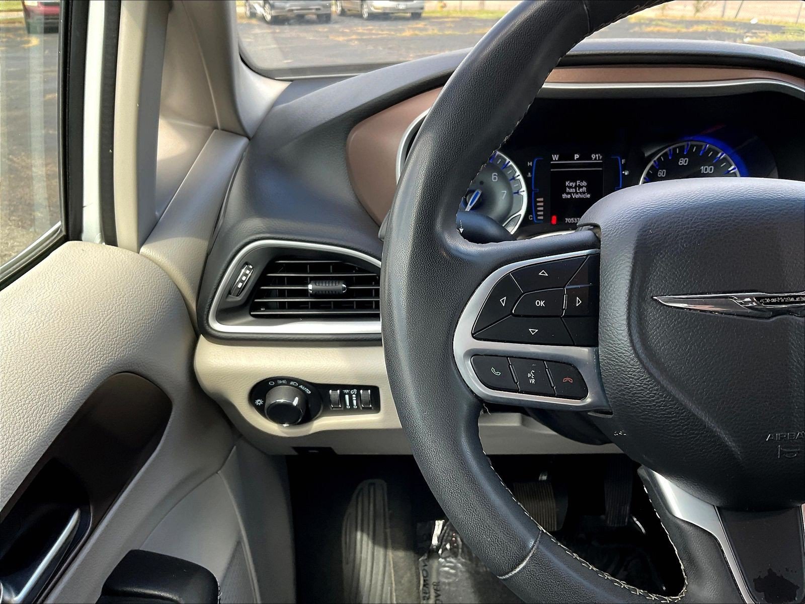 Used 2022 Chrysler Voyager LX FWD image 12