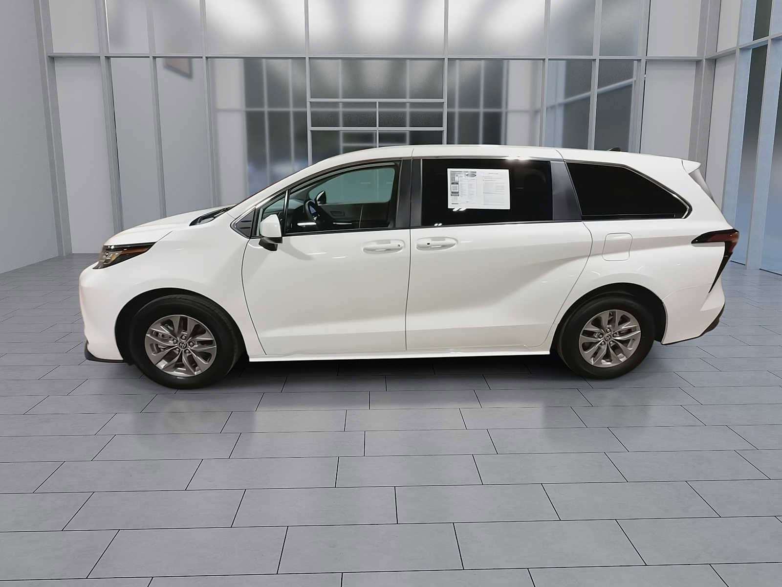 Certified 2022 Toyota Sienna LE FWD image 5