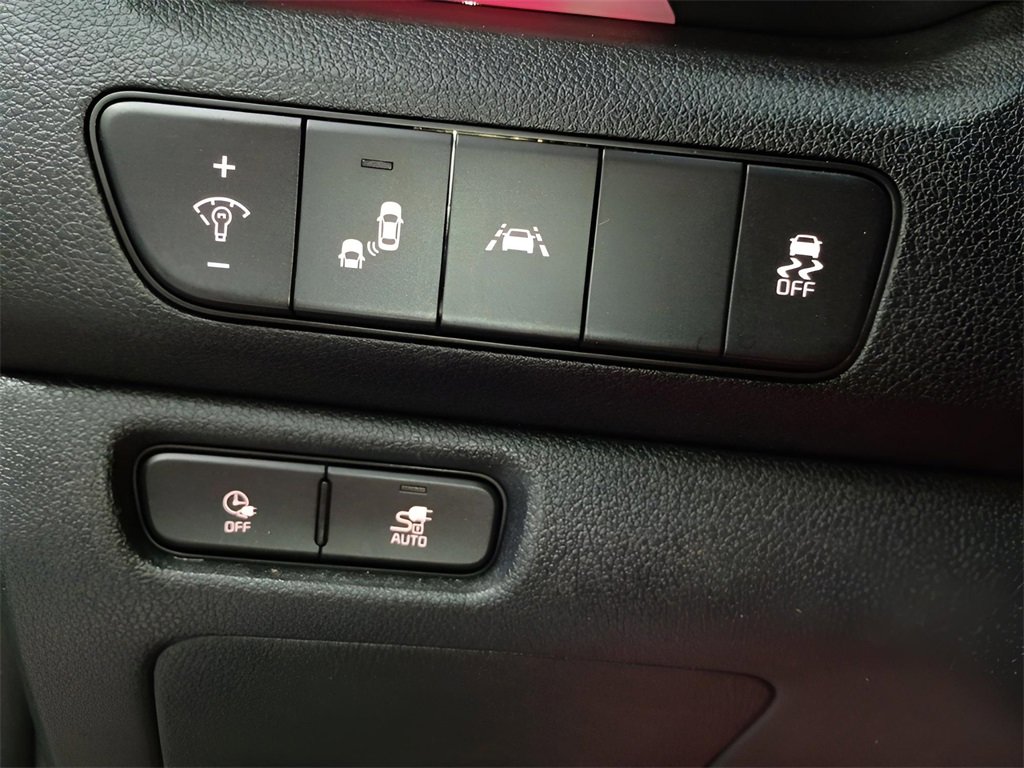 Used 2021 Kia Niro EX Premium w/ Cold Weather Package image 12