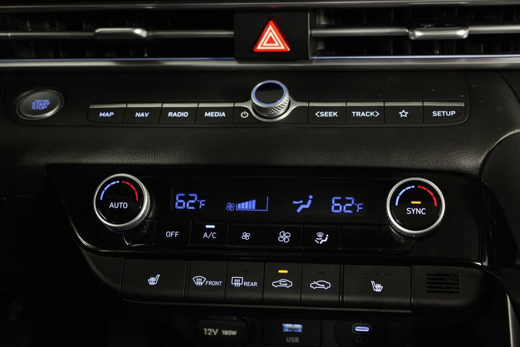 Certified 2025 Hyundai Elantra SEL image 20