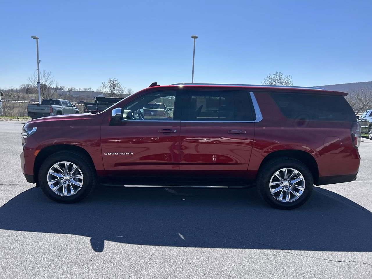 Used 2021 Chevrolet Suburban Premier w/ Premium Package AWD/4WD image 4