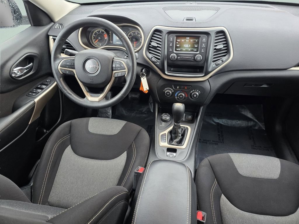 Used 2018 Jeep Cherokee Latitude AWD/4WD image 27