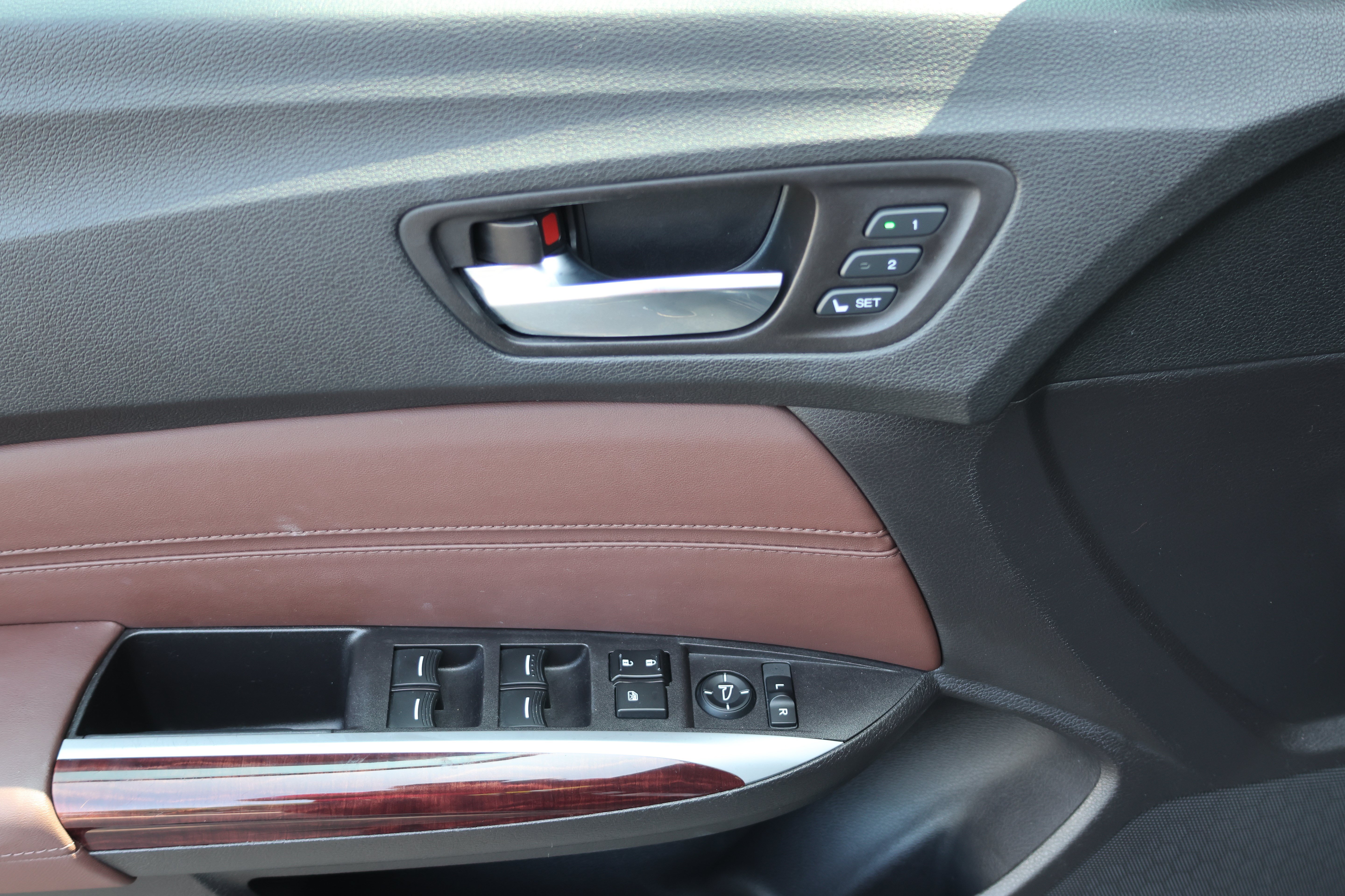 Used 2017 Acura TLX w/ Technology Package FWD image 18