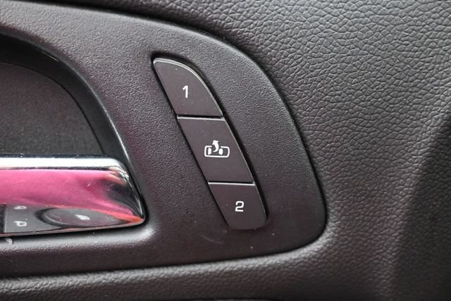 Used 2011 Cadillac Escalade Luxury AWD/4WD image 15