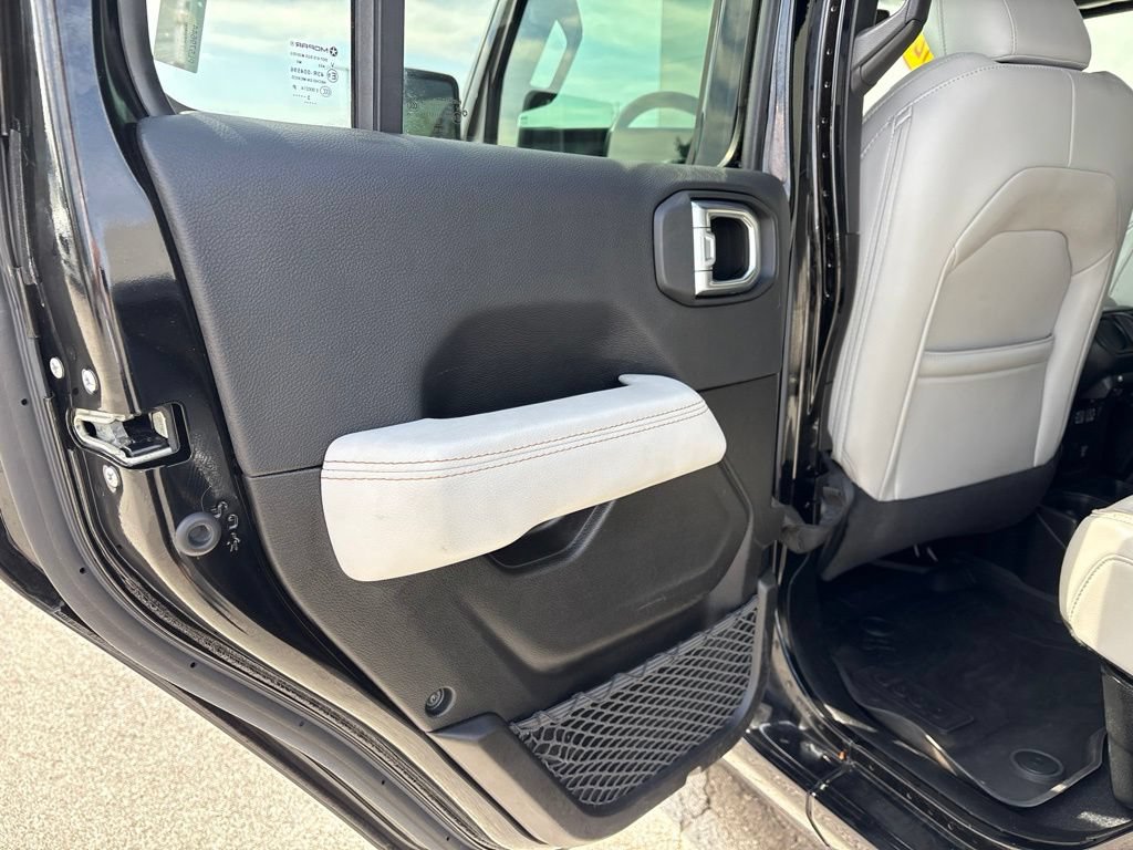 Used 2023 Jeep Gladiator Overland AWD/4WD image 16