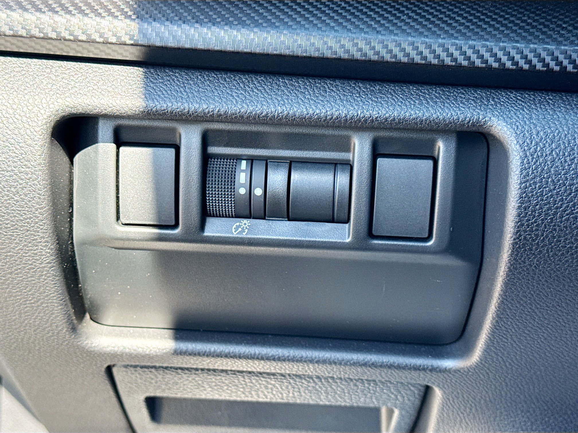 Certified 2025 Subaru Crosstrek 2.0i image 33