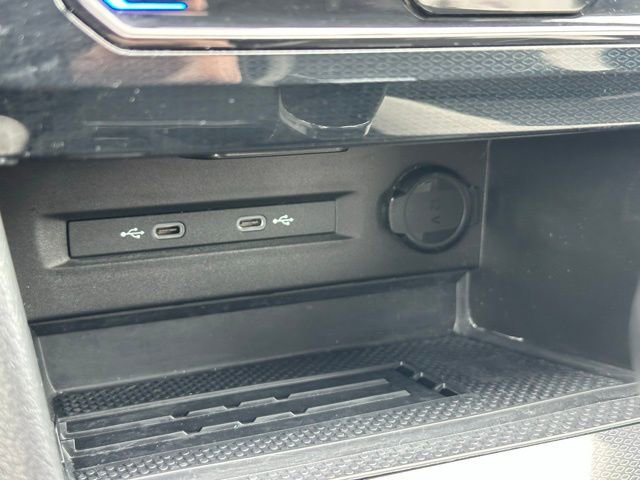 Used 2025 Volkswagen Taos SE image 21