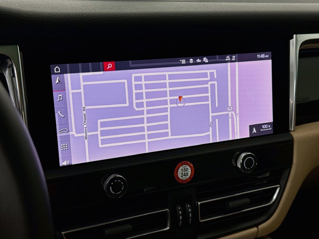 Certified 2025 Porsche Macan AWD/4WD image 18