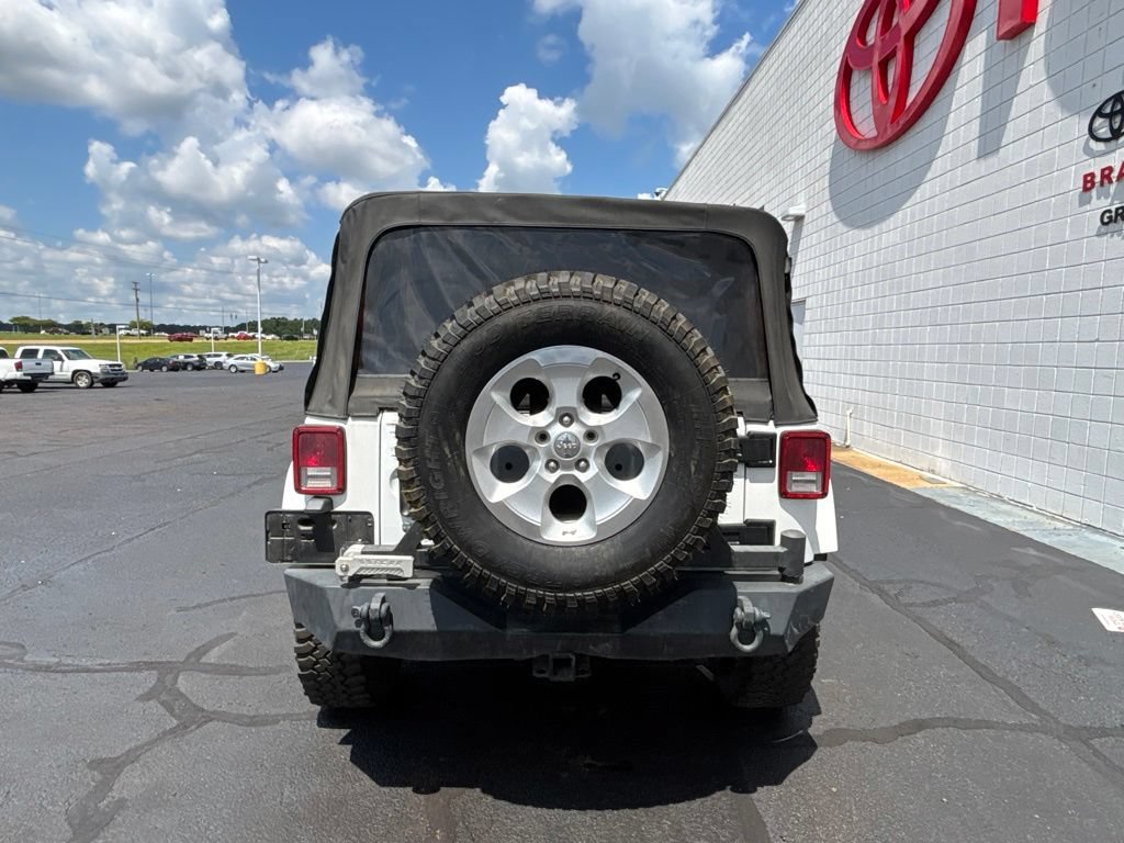 Used 2013 Jeep Wrangler Unlimited Sahara w/ Connectivity Group AWD/4WD image 23