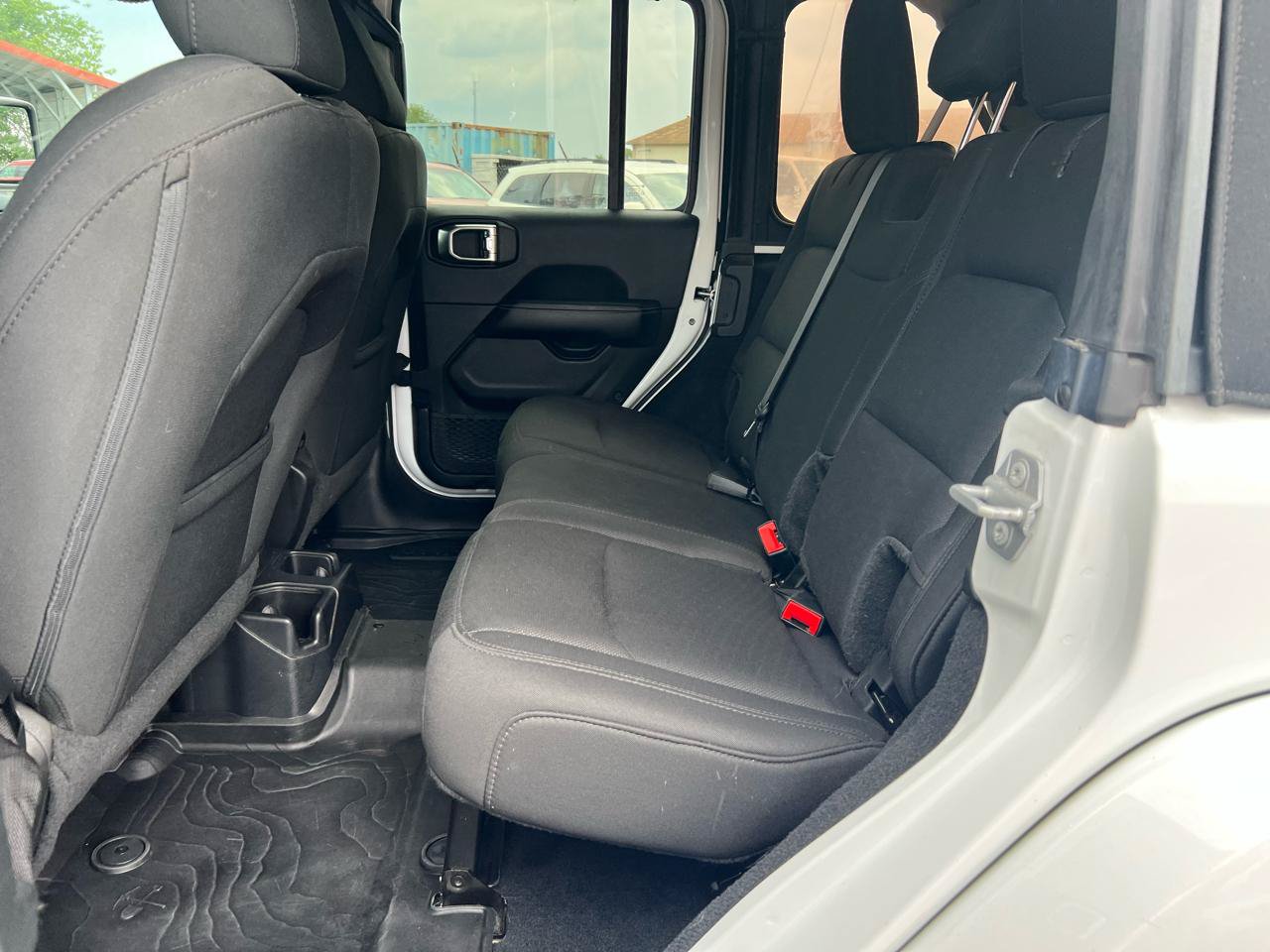 Used 2019 Jeep Wrangler Unlimited Sahara AWD/4WD image 19