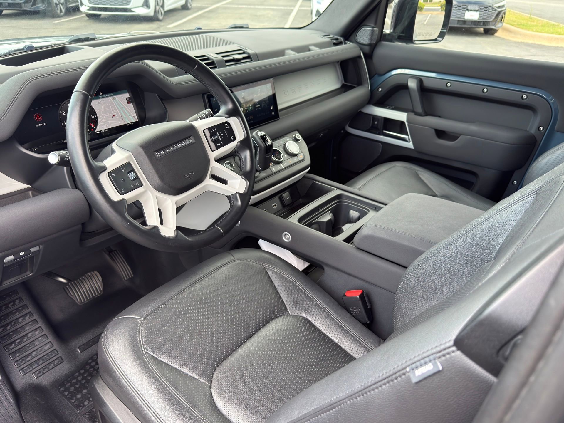 Used 2023 Land Rover Defender 90 SE image 11