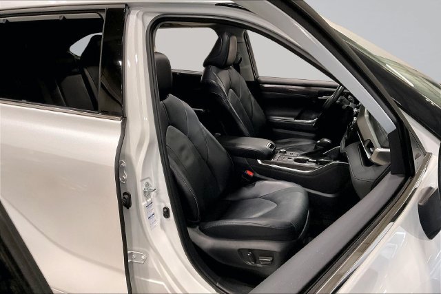 Used 2022 Toyota Highlander Limited AWD/4WD image 9