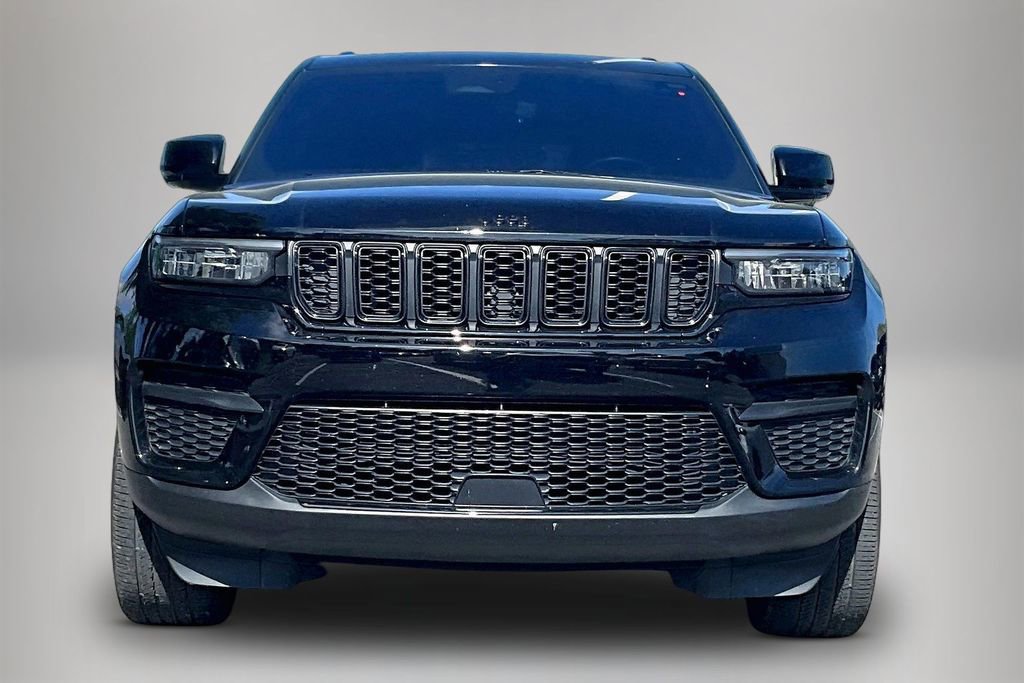 Used 2022 Jeep Grand Cherokee Altitude RWD image 3