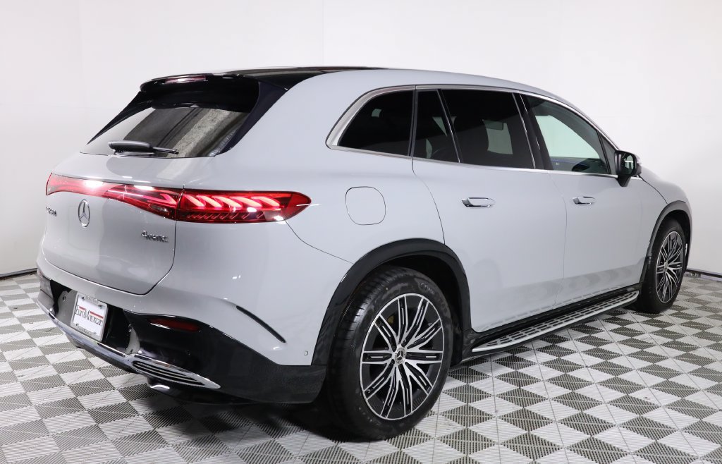 Used 2023 Mercedes-Benz EQS 580 4MATIC SUV image 6