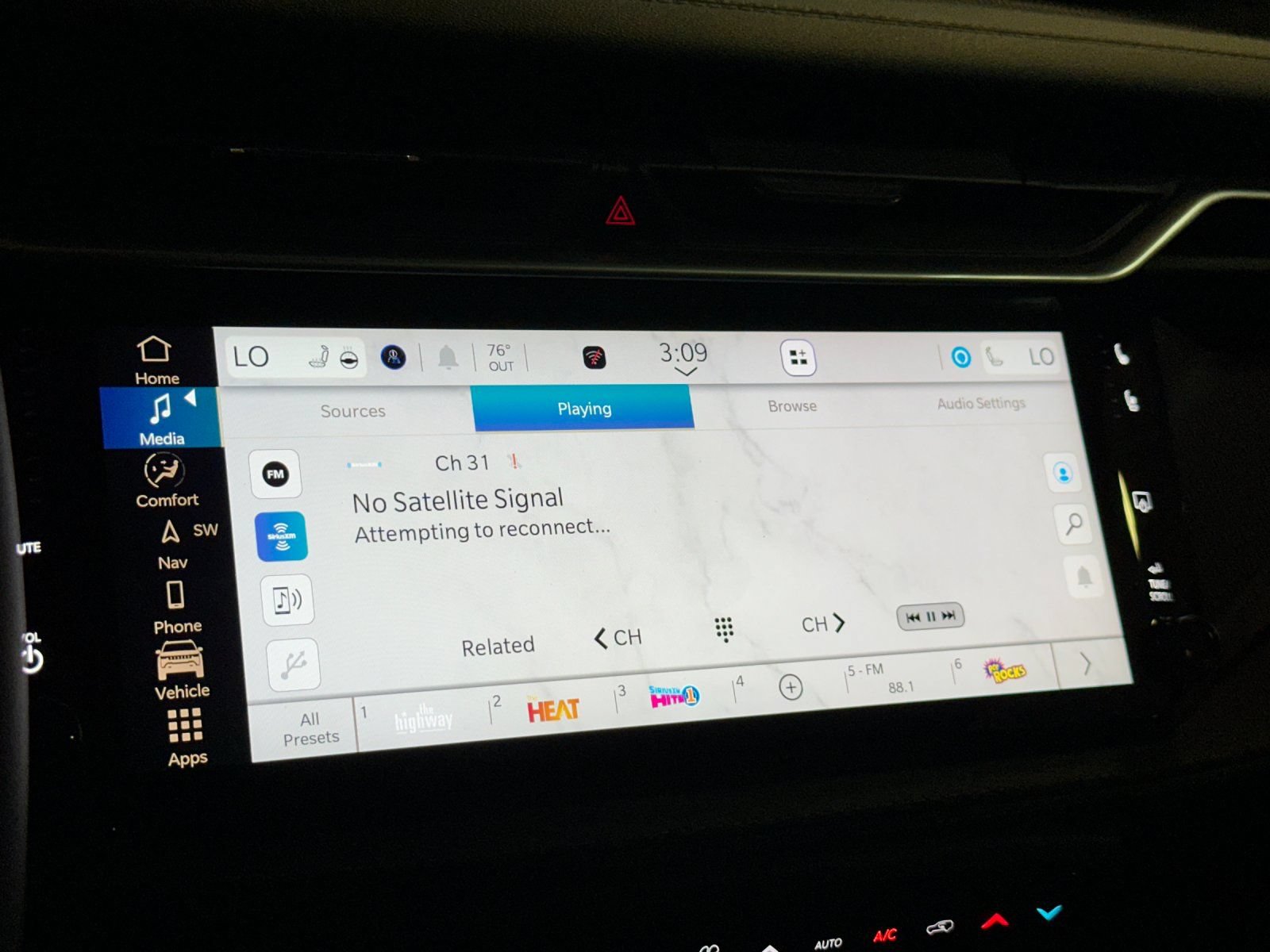 New 2026 Jeep Cherokee Overland w/ Advanced Pro Tech Group AWD/4WD image 17