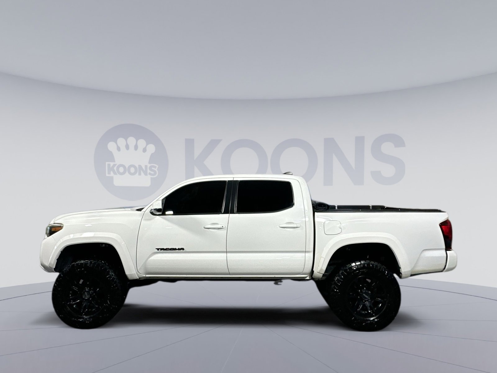 Used 2020 Toyota Tacoma SR5 image 2