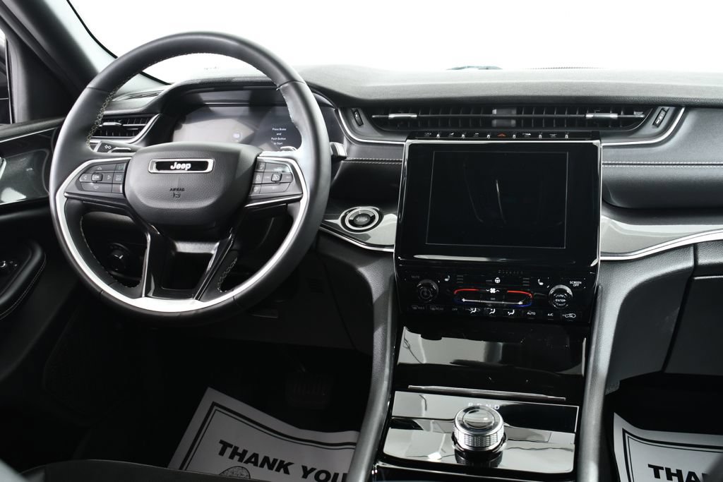 Used 2023 Jeep Grand Cherokee Altitude AWD/4WD image 8