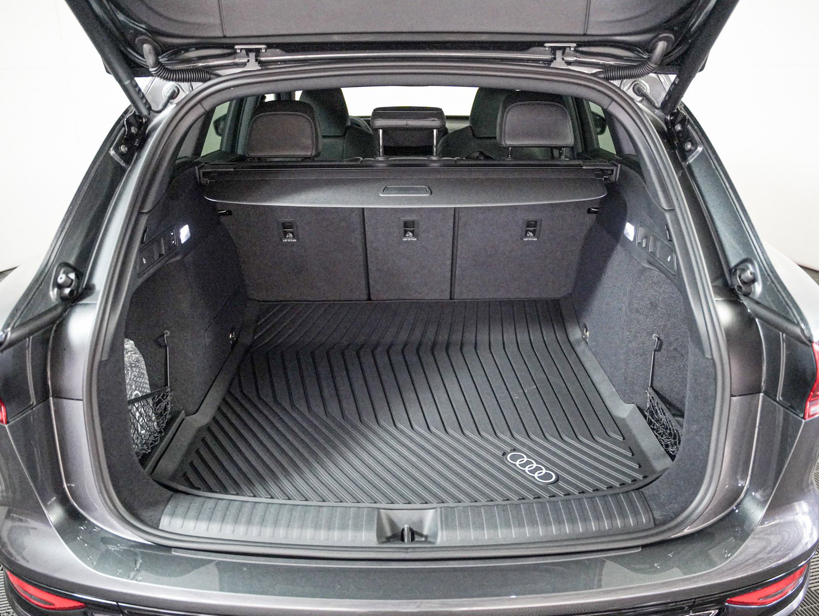 New 2025 Audi SQ6 e-tron Premium Plus image 8