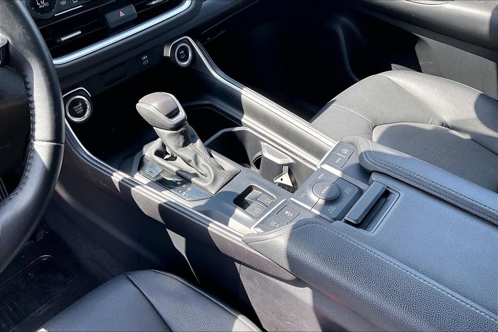 Used 2025 Toyota Grand Highlander AWD image 16